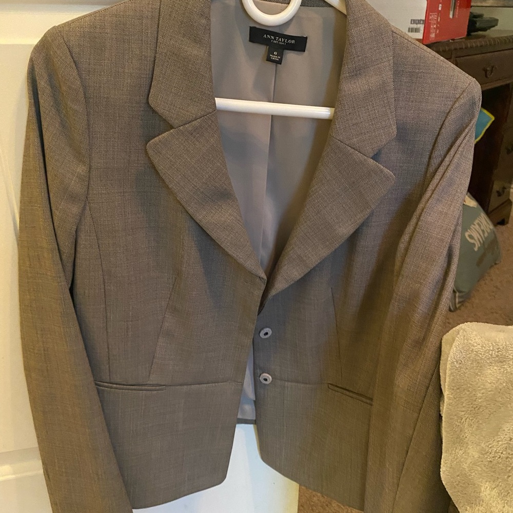 Beautiful women’s suit from Ann Taylor!